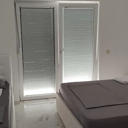 Апартаменты Golem Apartment