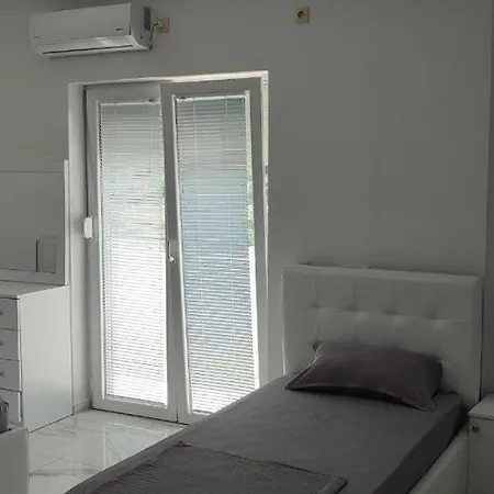 Апартаменты Golem Apartment *